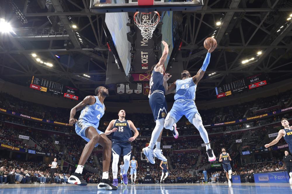 持固然给球 持固然给球