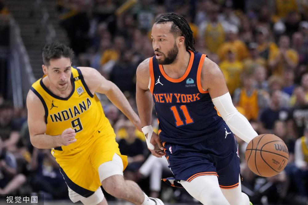 双脚同时受 双脚同时受